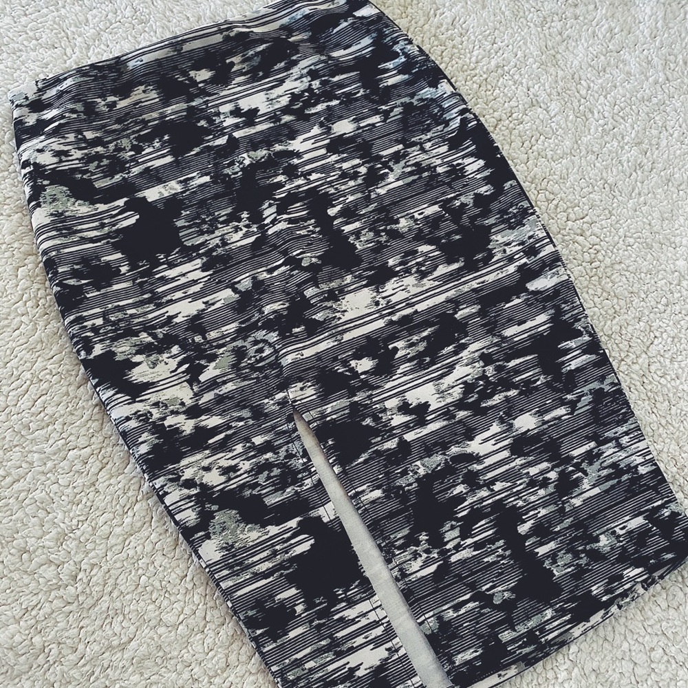 Pattern Midi Skirt🖤